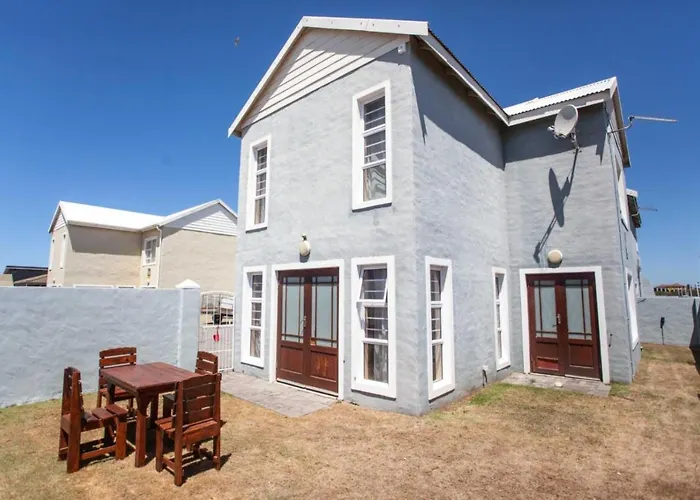 Guest house: Dolphin Dance Lodge